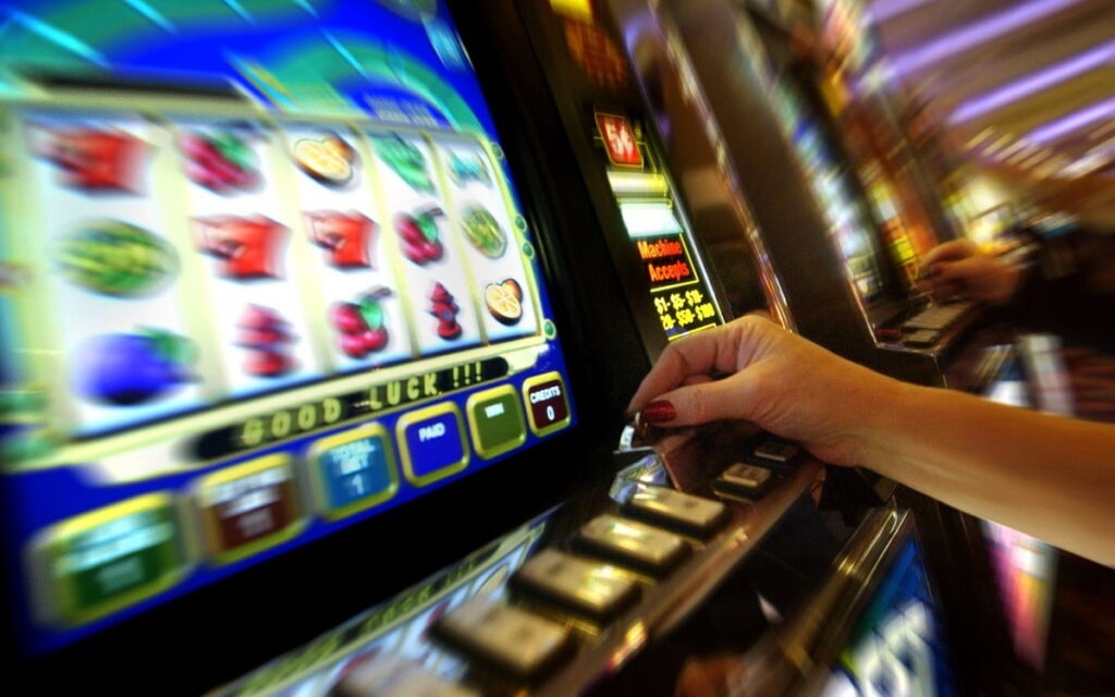 Slot Gue Ngegas, Temen Gue Nanya ‘Kerja Di Mana?